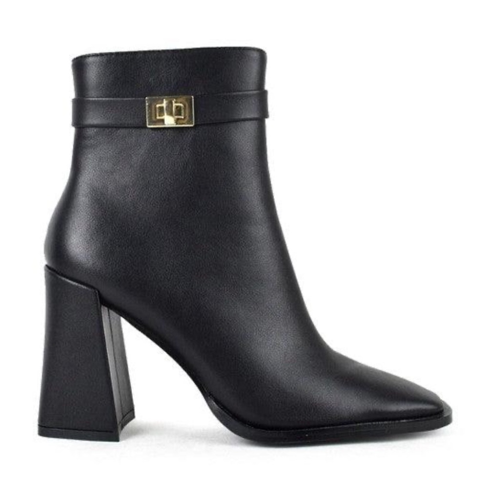 NWT So Me Elle Black Chunky Heeled Boots Gold Buckle Accent Faux Leather Size 9